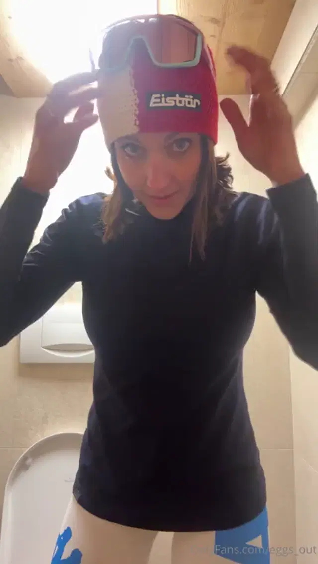Julia eggsout aka eggs_out – 03-09-2026 OnlyFans Video – Video nel rifugio