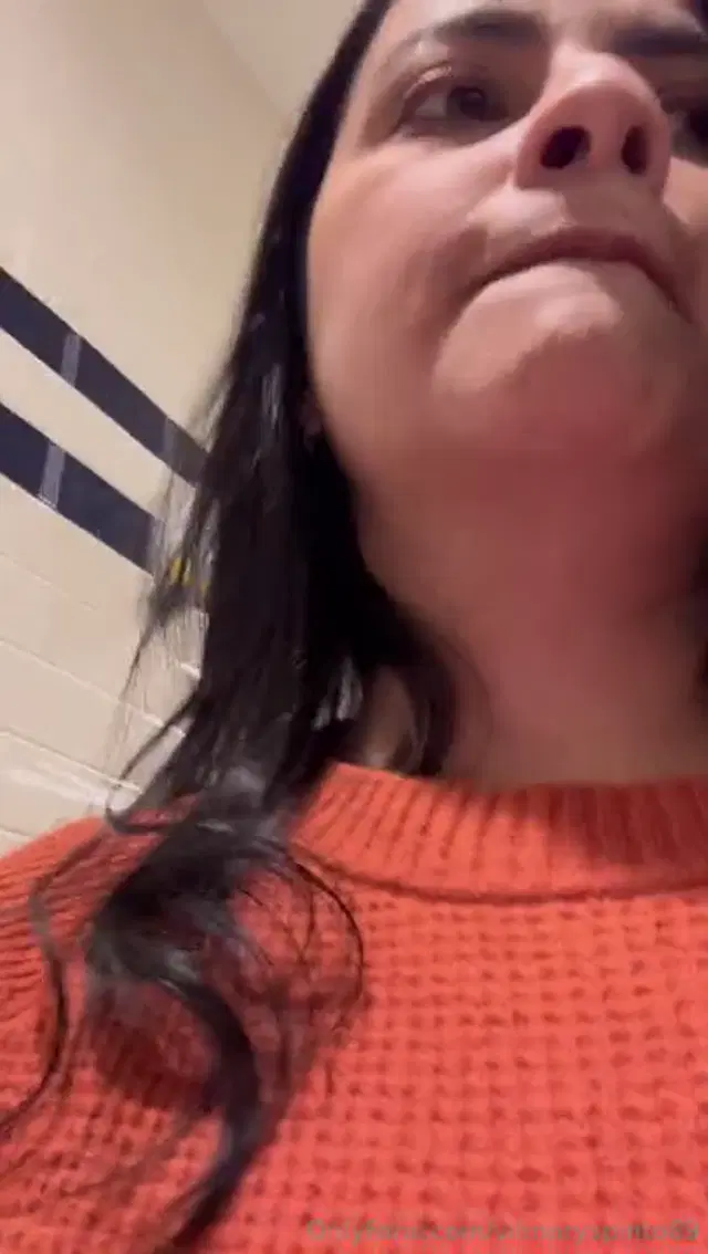 Lavil33 aka lavil33 – 01-16-2025 OnlyFans Video – Rapidito en un Mall