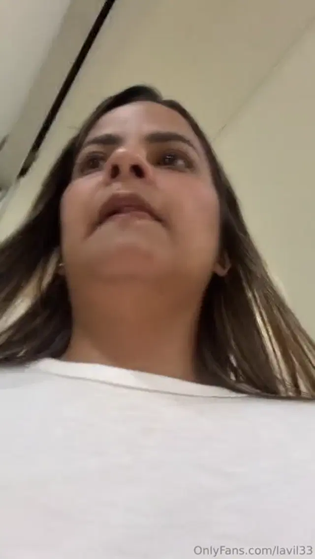 Lavil33 aka lavil33 – 02-12-2026 OnlyFans Video – Escondida en el bao de mall un rapidn