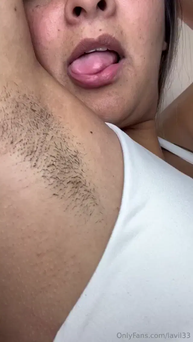 Lavil33 aka lavil33 – 04-15-2026 OnlyFans Video – Would you lick my armpits