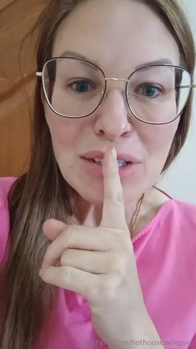 British Mom next door aka britishmomnextdoor – 06-05-2026 OnlyFans Video – Shh A Friday throwback to me as a brunette cumming quietly