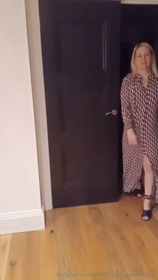 British Mom next door aka britishmomnextdoor – 03-28-2026 OnlyFans Video – Now watch me ‘relax’ after parent teacher meeting