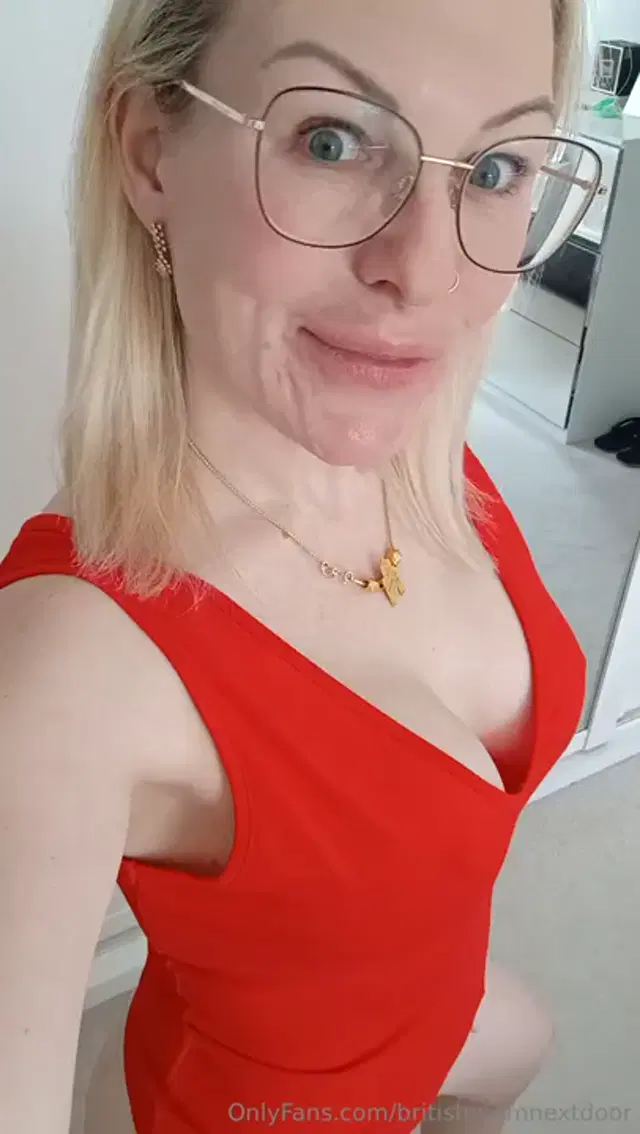 British Mom next door aka britishmomnextdoor – 04-22-2026 OnlyFans Video – Feeling really horny