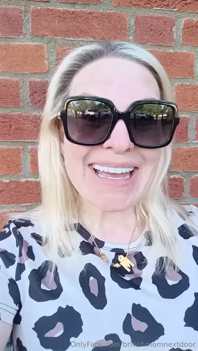 British Mom next door aka britishmomnextdoor – 05-21-2026 OnlyFans Video – Happy Thursday evening!It’s almost the weekend