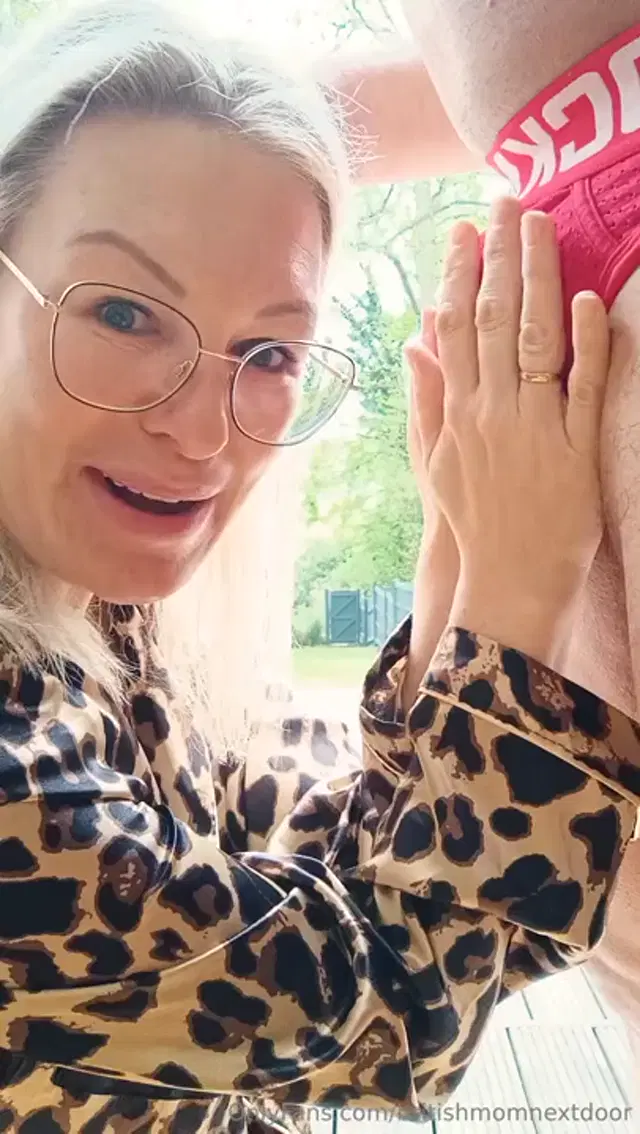 British Mom next door aka britishmomnextdoor – 05-27-2026 OnlyFans Video – Watch me get covered