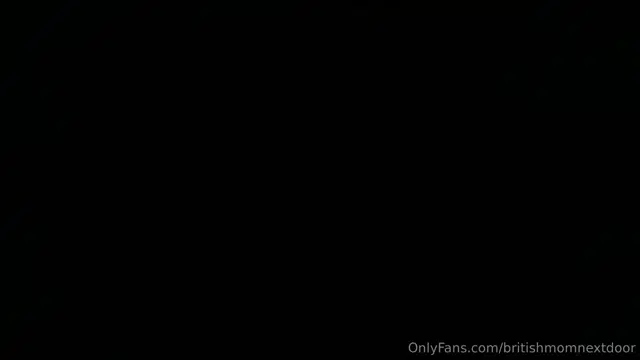 British Mom next door aka britishmomnextdoor – 06-08-2026 OnlyFans Video – Warning headphones highly recommended You cant see