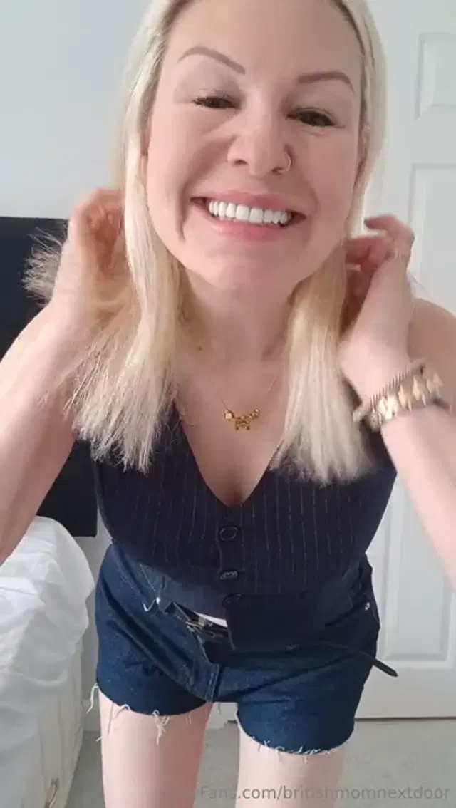 British Mom next door aka britishmomnextdoor – 07-04-2026 OnlyFans Video – Bottomless brunch ready!