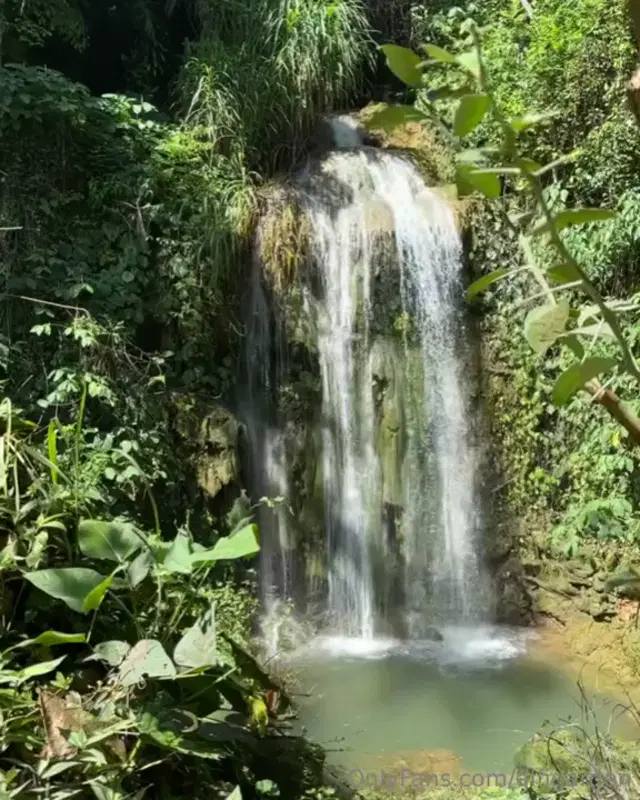 Maria Alfonsina aka alfigarden – 11-04-2024 OnlyFans Video – The mountaaaaain So happy when I finally see mountains in Cuba, the mountain is my home,