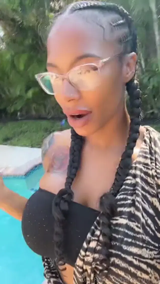 Sarai Minx aka saraiminxvip – 05-15-2025 OnlyFans Video – Live life with No Regerts if you get the pun ILY