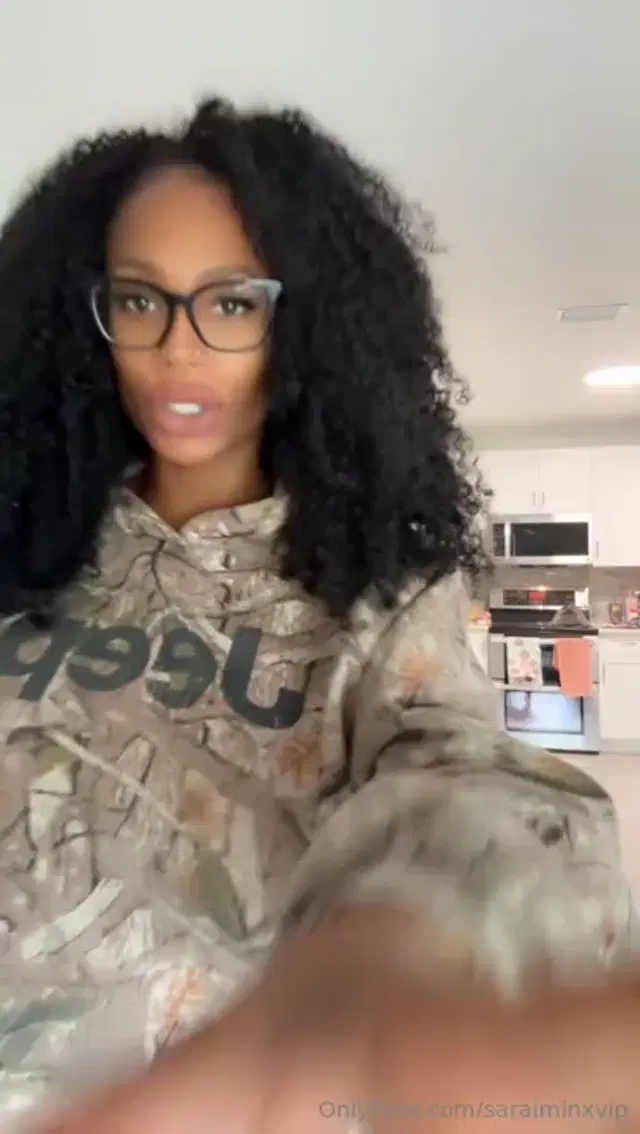 Sarai Minx aka saraiminxvip – 10-13-2025 OnlyFans Video – BTS from my first photoshoot of the year just warming up