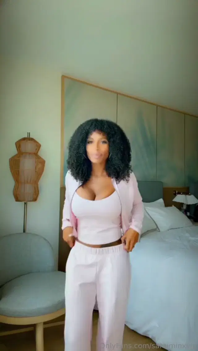 Sarai Minx aka saraiminxvip – 08-06-2025 OnlyFans Video – Your favorite goddess in student mode No wax on me today, just getting all the