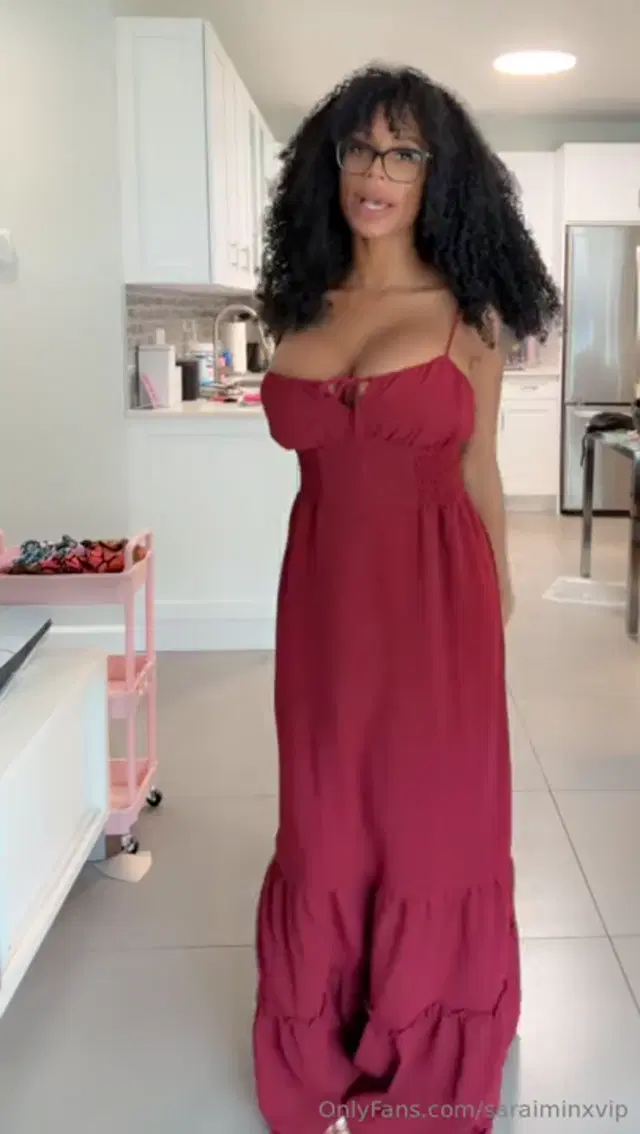 Sarai Minx aka saraiminxvip – 10-10-2025 OnlyFans Video – Just filmed a little GRWM before heading to my hot yoga session Also signed up