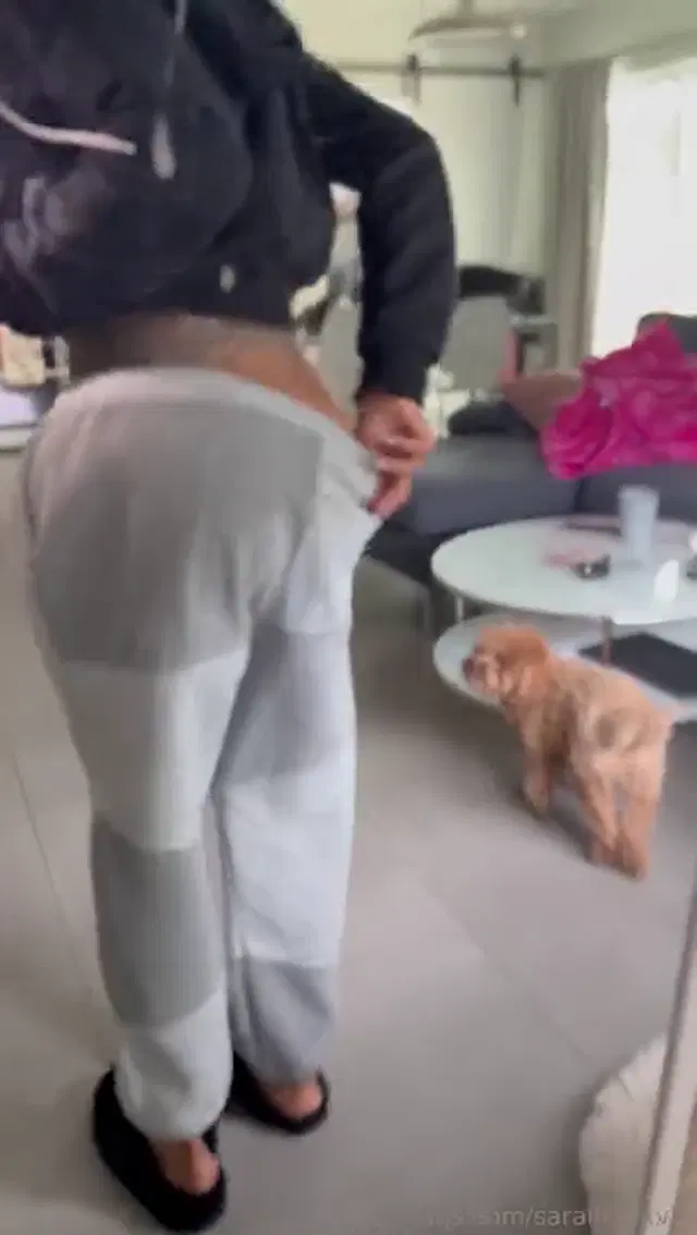 Sarai Minx aka saraiminxvip – 11-02-2025 OnlyFans Video – Its me walking my dog wondering why I feel so wet morning cream