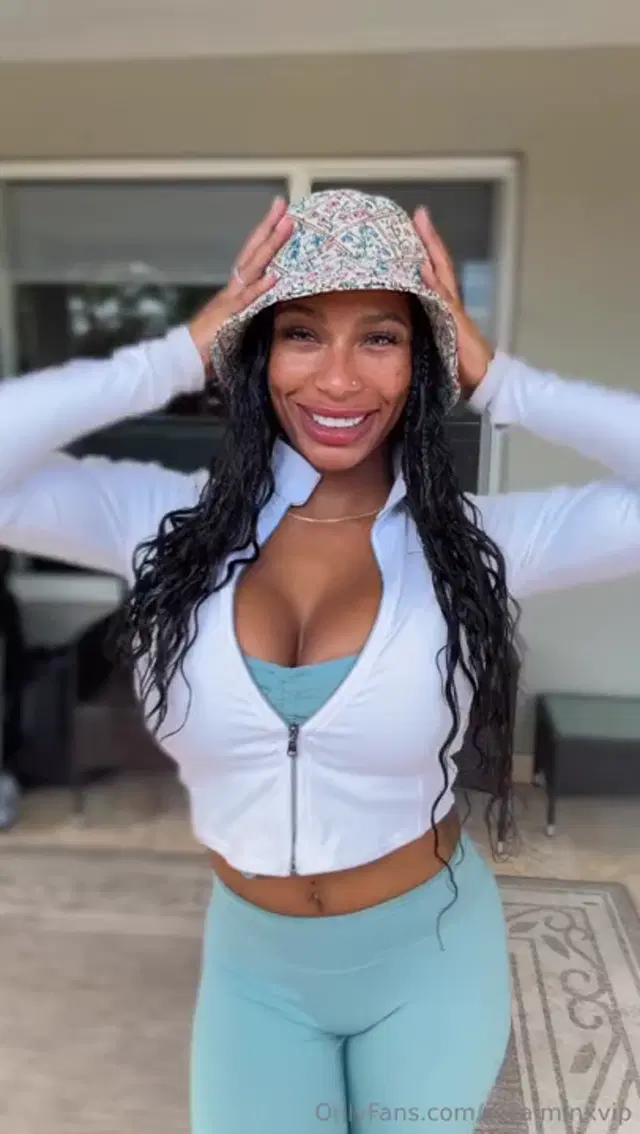 Sarai Minx aka saraiminxvip – 02-22-2025 OnlyFans Video – Happy Saturday Babyyyyy