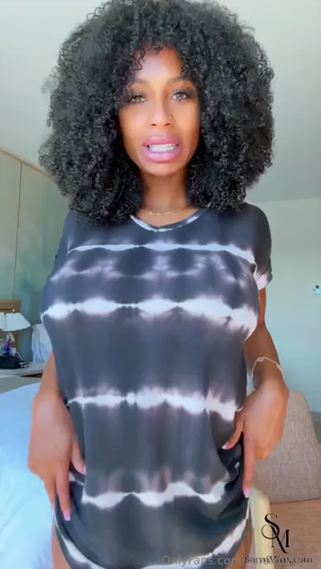 Sarai Minx aka saraiminxvip – 08-05-2025 OnlyFans Video – Sunkissed, no panties just my new anklet from the beach Now I’m back in the room