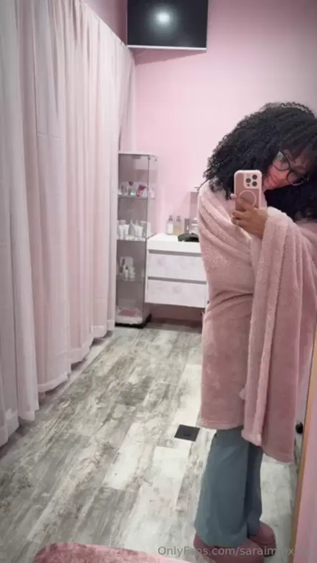 Sarai Minx aka saraiminxvip – 10-13-2025 OnlyFans Video – Tried some Raising Cane’s for the the first time and it’s pretty good