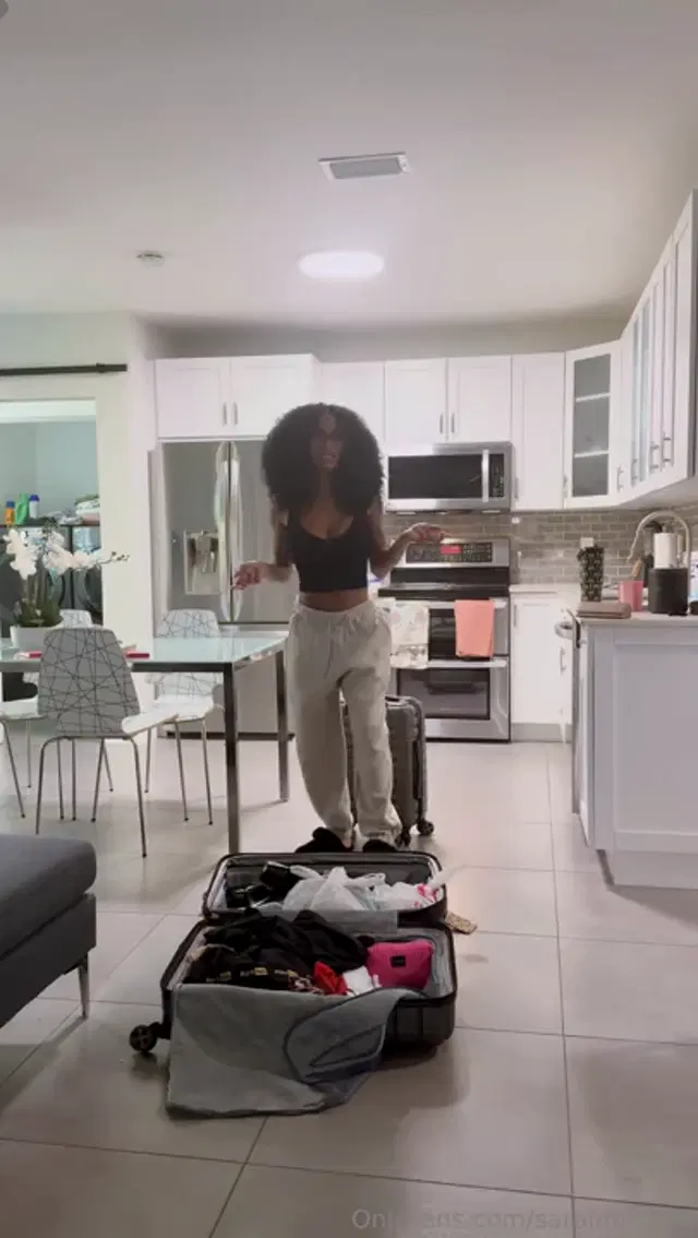Sarai Minx aka saraiminxvip – 10-26-2025 OnlyFans Video – Quick NYC trip recap Had way too much fun with my girl milamarsss just us
