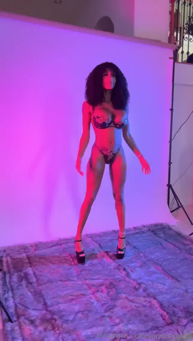 Sarai Minx aka saraiminxvip – 11-05-2025 OnlyFans Video – Getting you all hot amp bothered for this photo set release Friday_2