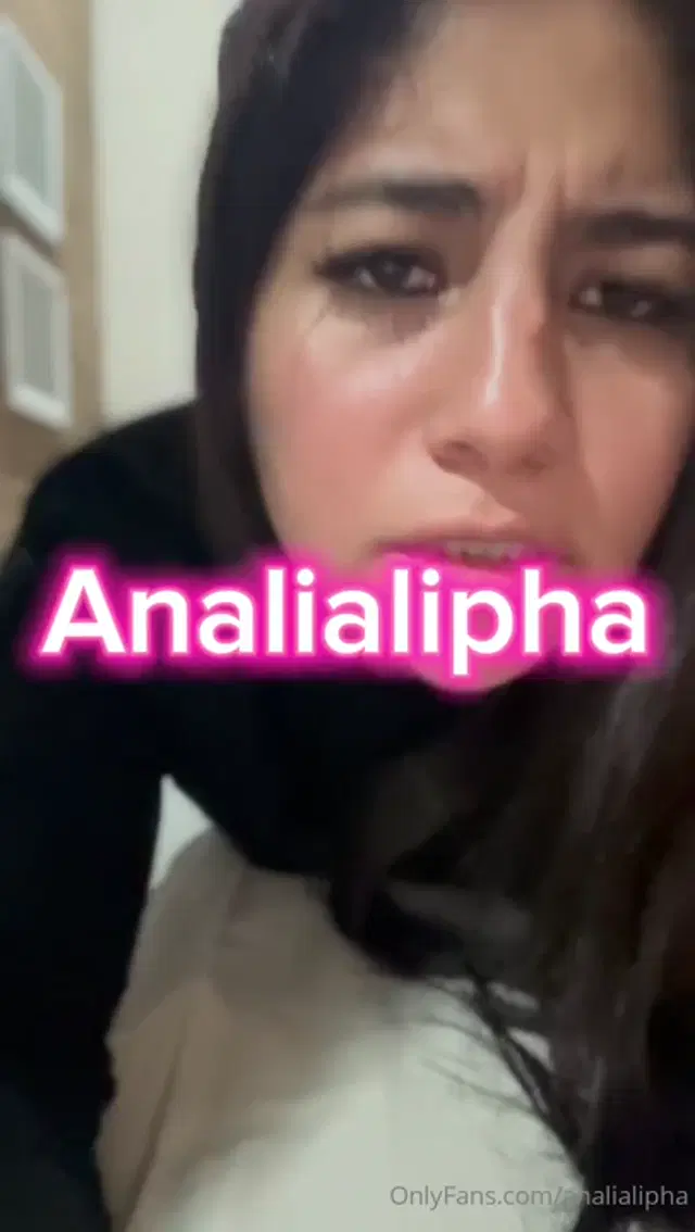 Analia Lipha aka analialipha – 04-01-2024 OnlyFans Video – Me encanta ser la puta de mi amigo me cogio muy rico hasta venirse en mi