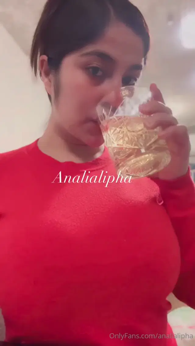 Analia Lipha aka analialipha – 01-10-2025 OnlyFans Video – Que tengas una bonita noche