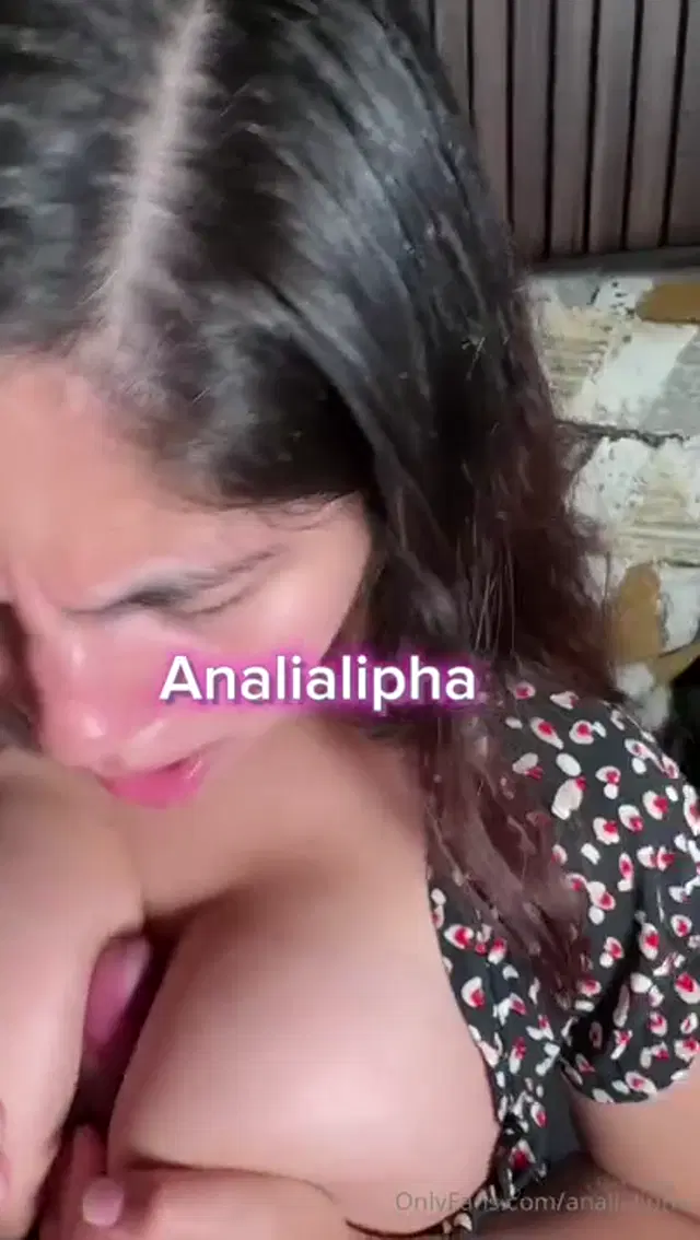 Analia Lipha aka analialipha – 06-11-2025 OnlyFans Video – Que rico sentir su verga dura en medio de mis tetas jonashuman