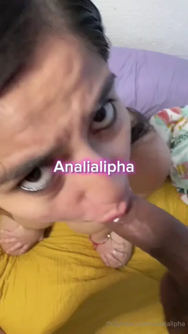 Analia Lipha aka analialipha – 06-17-2025 OnlyFans Video – Estaba muy caliente y le ped un favor a mi vecino que me cogiera y me