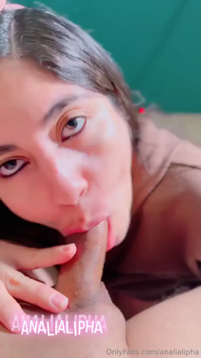 Analia Lipha aka analialipha – 01-10-2026 OnlyFans Video – Que rico llenar su pene con mi leche y despus lamerlo hasta que se venga en