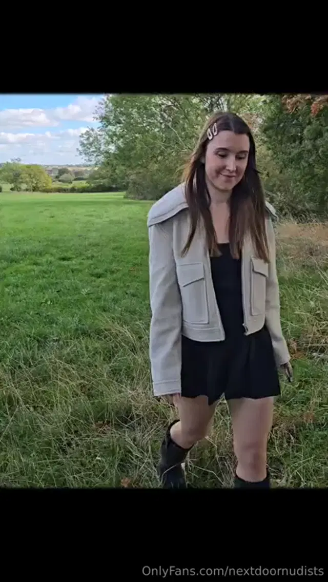 Next-door Nudists aka nextdoornudists – 11-01-2025 OnlyFans Video – Hot girl dropped her keys outside She bent over to pick them up revealing her