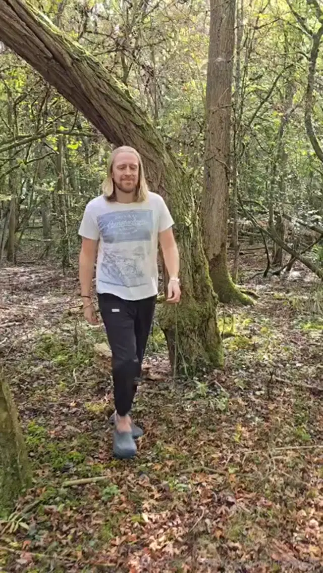 Next-door Nudists aka nextdoornudists – 10-28-2025 OnlyFans Video – Met a nice man today down the woods that helped me with a video