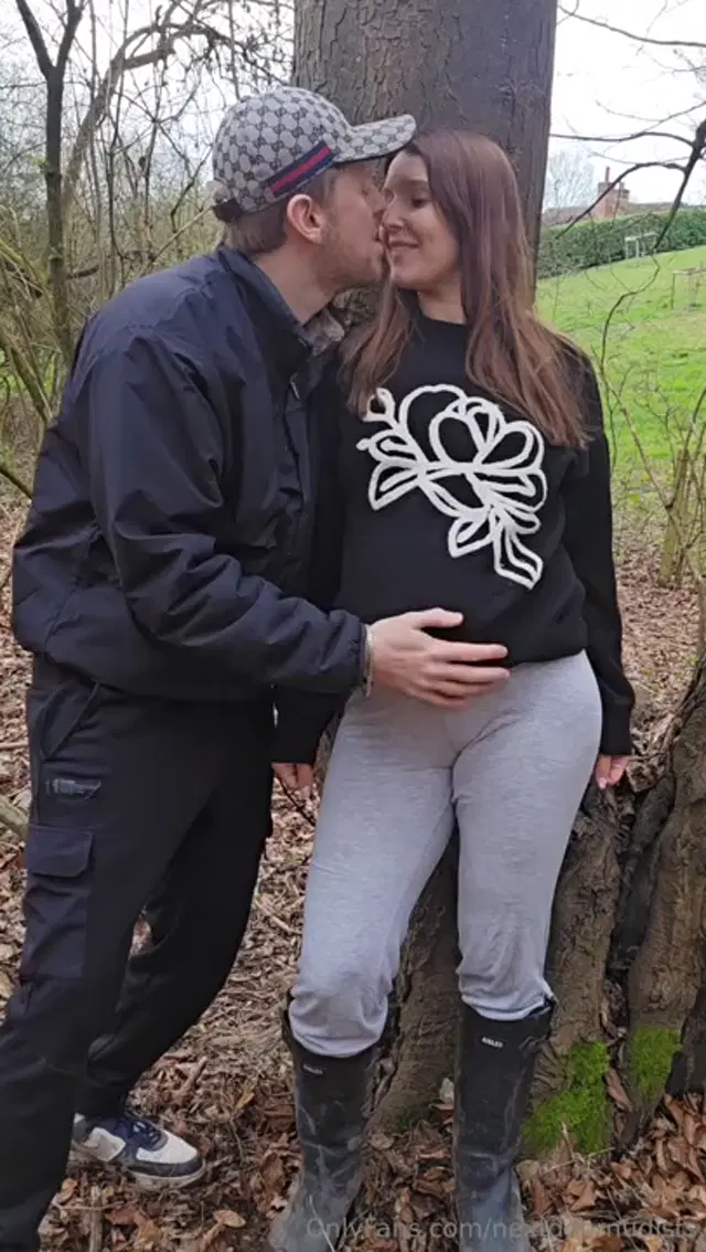Next-door Nudists aka nextdoornudists – 03-21-2026 OnlyFans Video – This guy wanted to eat my pregnant pussy in the woods! He got me so