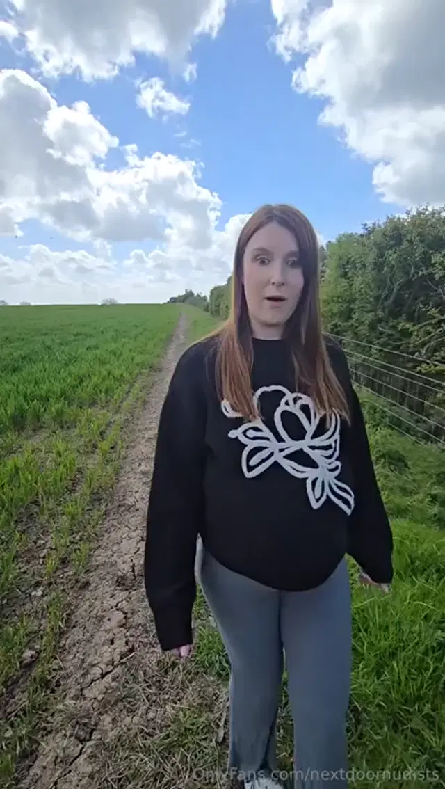 Next-door Nudists aka nextdoornudists – 05-12-2026 OnlyFans Video – When you go for a walk with your cock out and bump into the local girl