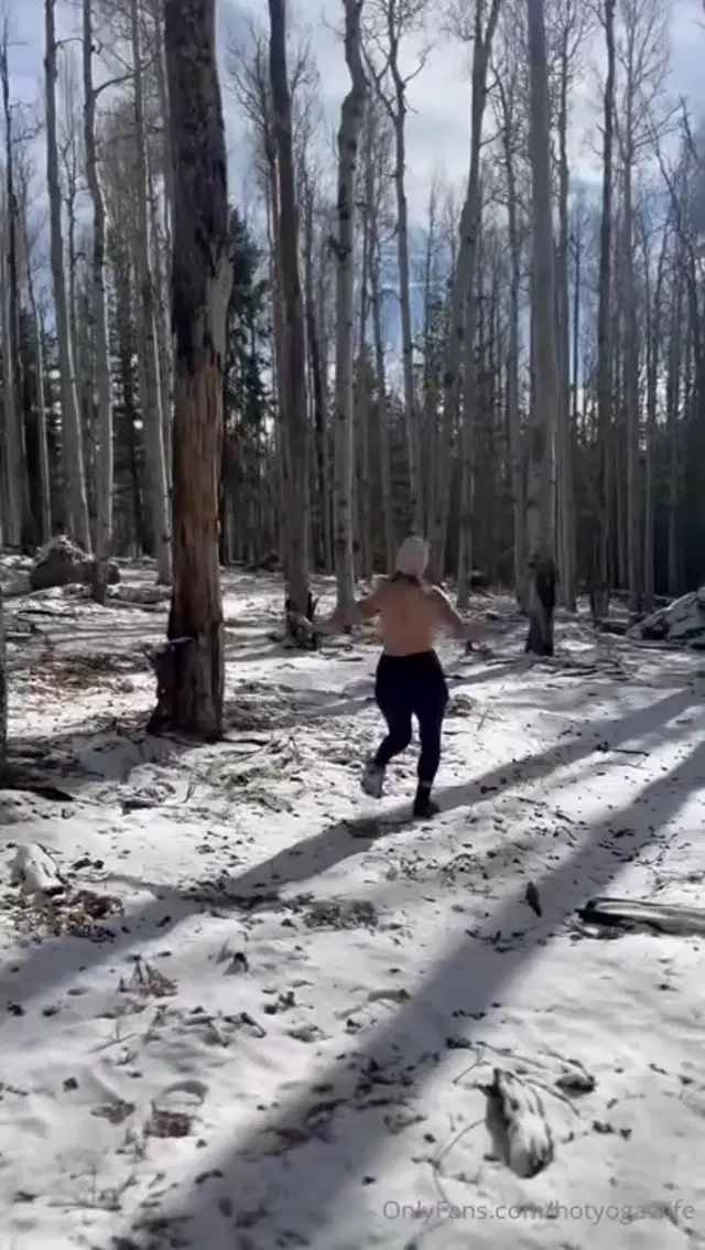 Hotyogawife aka hotyogawife – 01-07-2026 OnlyFans Video – Having some fun in the snow!