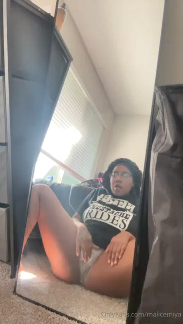 Malice Miya aka malicemiya – 08-20-2025 OnlyFans Video – Quick morning squirt that felt so damn good, I needed that lol