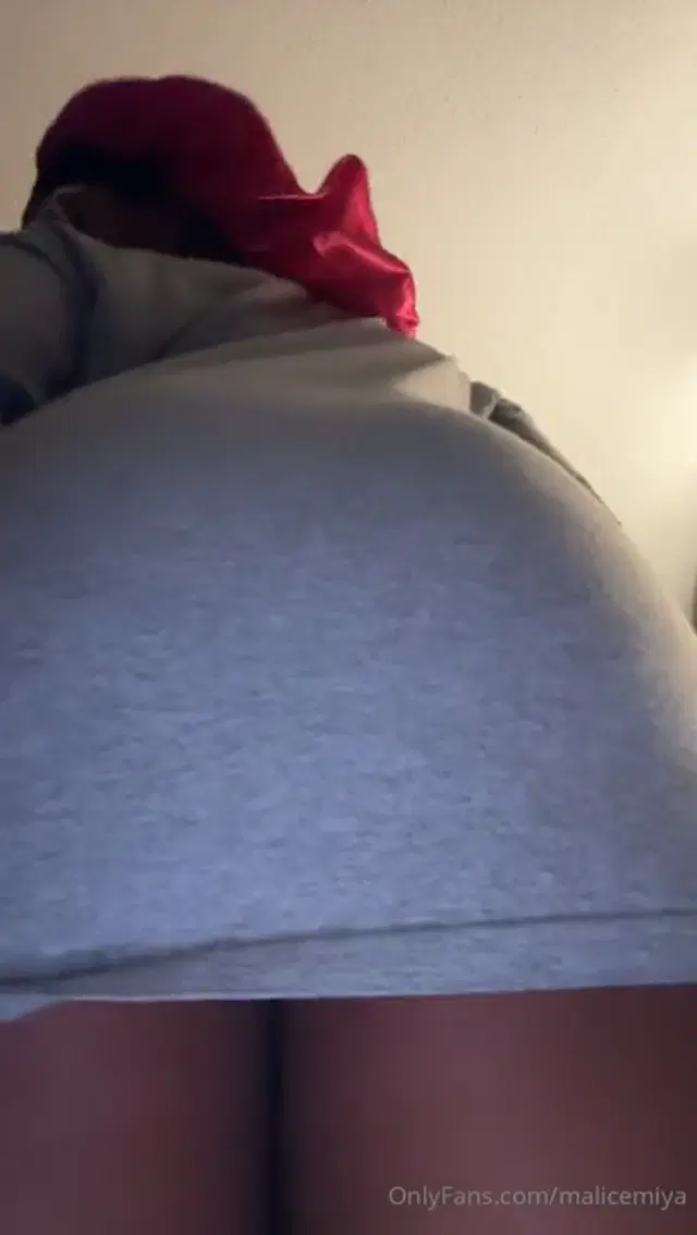 Malice Miya aka malicemiya – 10-24-2025 OnlyFans Video – sigh cant sleep