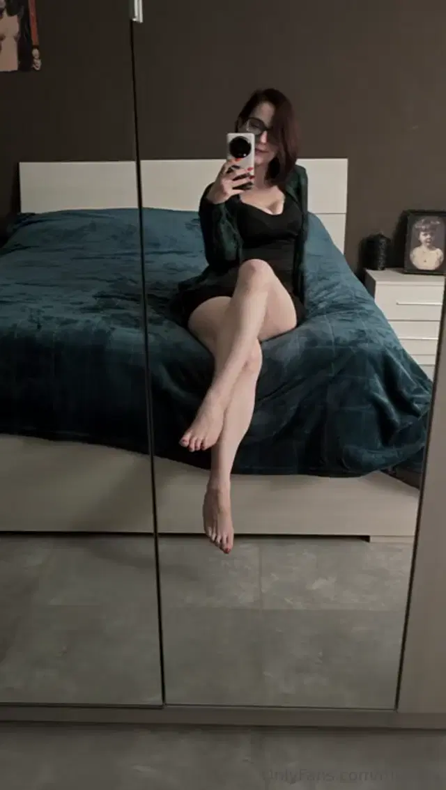 Muffola aka muffola – 12-09-2025 OnlyFans Video – Opinione richiesta, anche se poi ogni tanto dovr cambiare colore di smalto per esigenze fotografiche