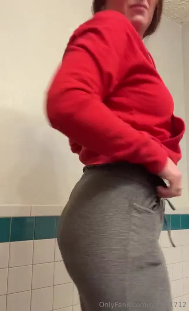 NicoleSweetsxxx aka nicole1712 – 11-20-2024 OnlyFans Video – Make it clap for me