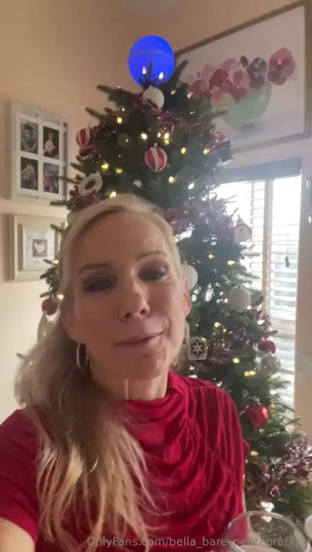 Bella Bare aka bella_bare_petiteprofxxx – 12-22-2024 OnlyFans Video – Merry Christmas! I love you all dearly