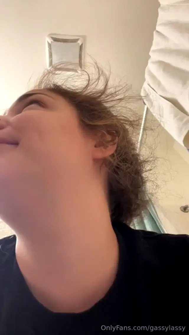 Lassy gassy aka gassylassy – 08-20-2025 OnlyFans Video – Its as if were on the phone while I go