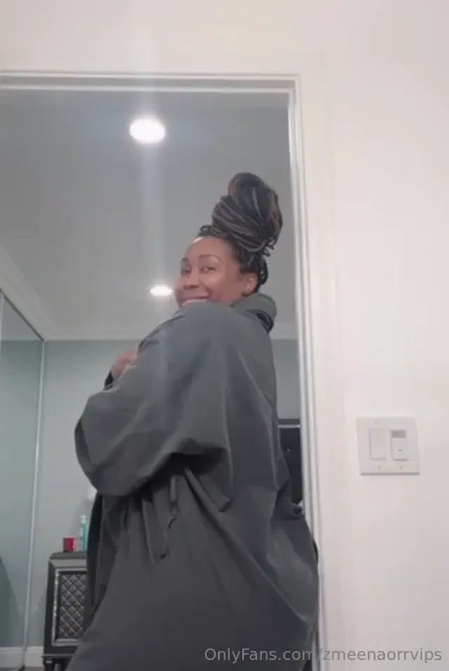 Zmeenaorr aka zmeenaorrvips – 11-19-2025 OnlyFans Video – One of my favorites