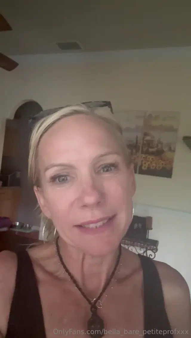 Bella Bare aka bella_bare_petiteprofxxx – 08-09-2025 OnlyFans Video – Just wanted to say happy Saturday and I love you